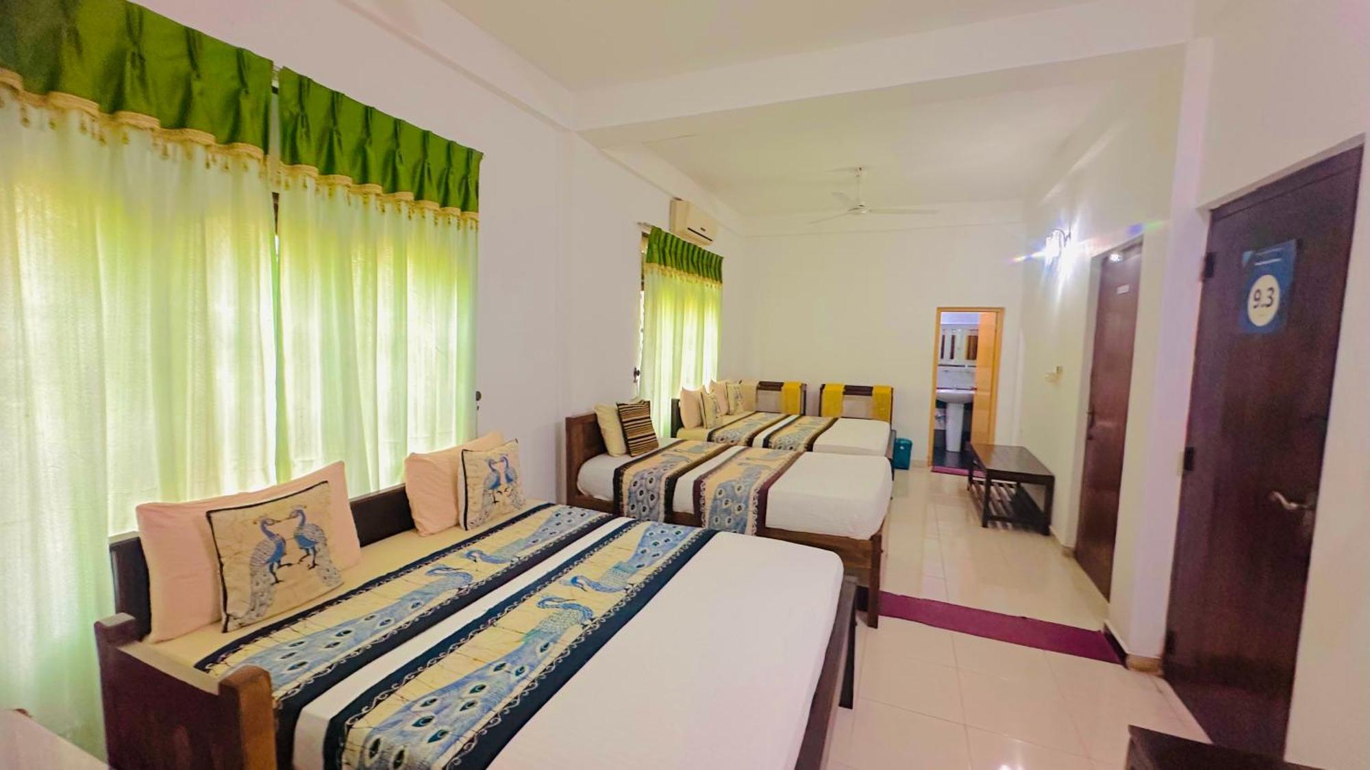 New Peacock Resort Dambulla Extérieur photo