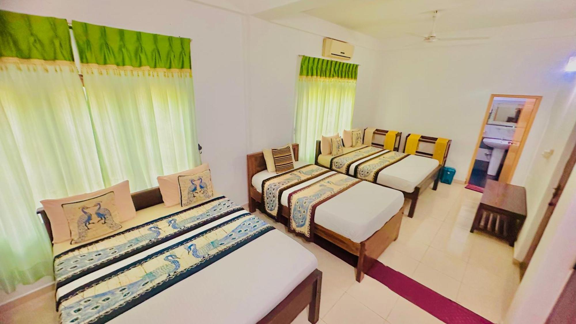New Peacock Resort Dambulla Extérieur photo