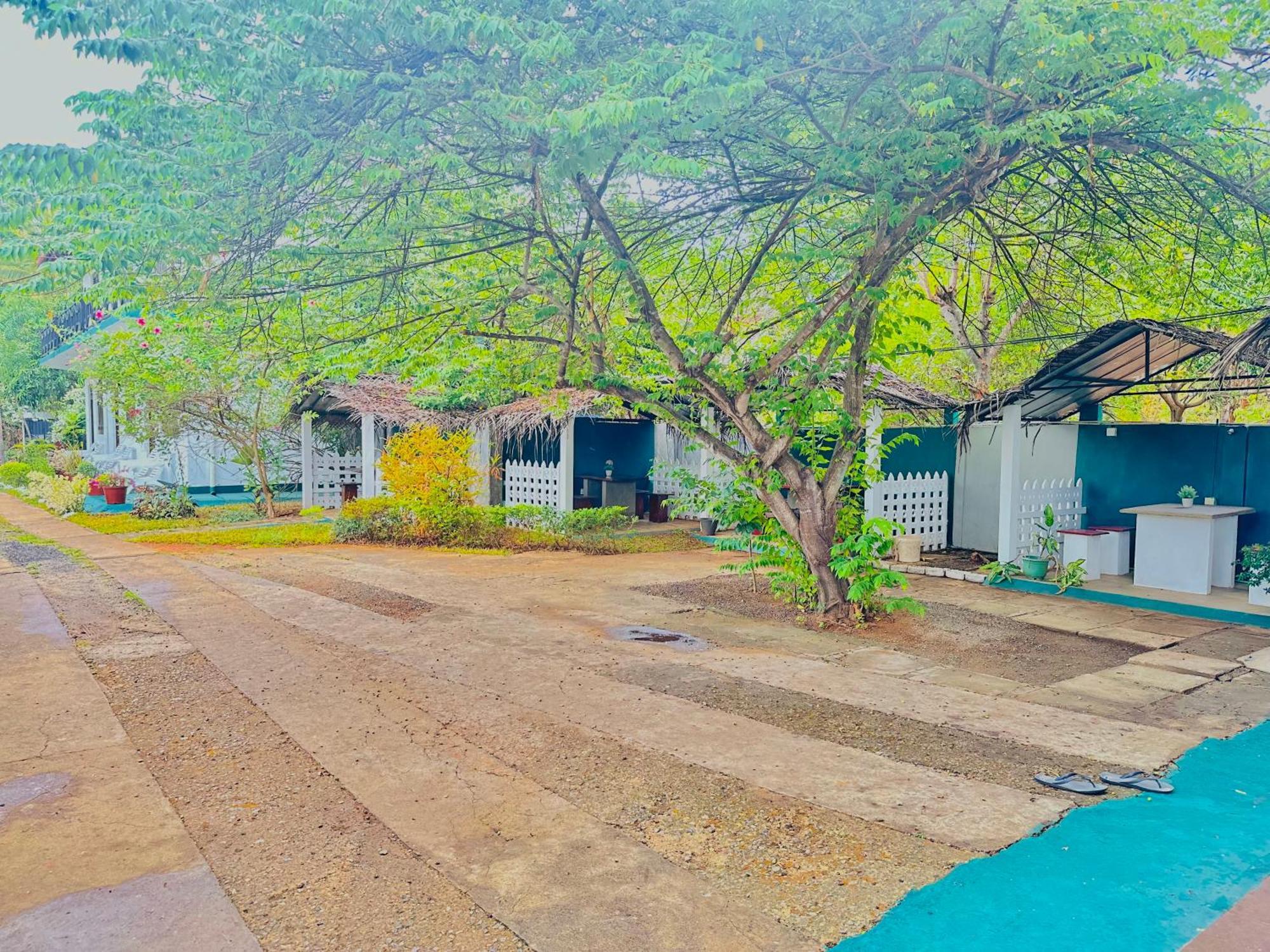 New Peacock Resort Dambulla Extérieur photo